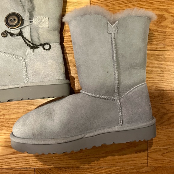 Gray UGGS - Picture 6 of 13